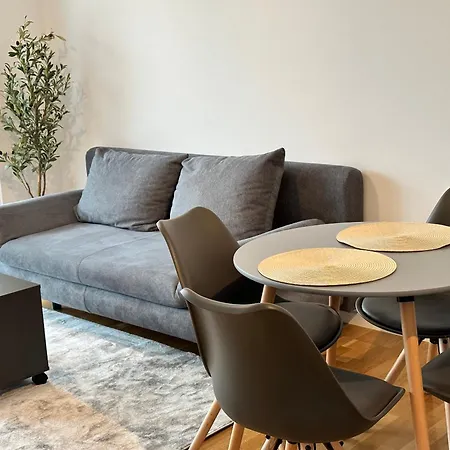 Modernes I Parkplatz I Terrasse Apartament